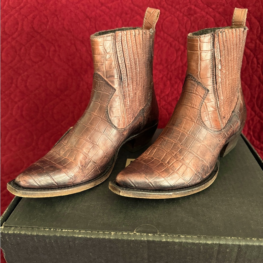 AUTHENTIC FRYE Women’s SACHA CHELSEA BOOTS